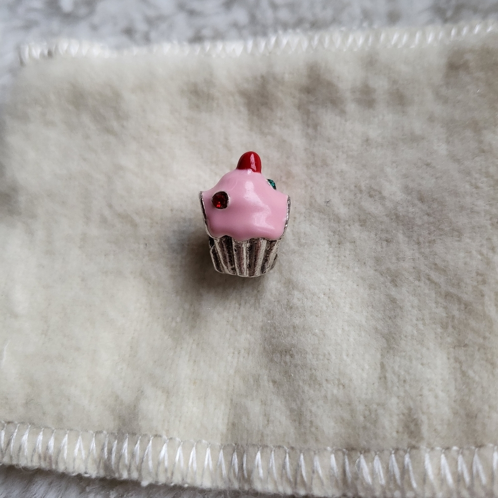 RCI Pink Enamel Cupcake 🧁 Sterling silver charm ✨️